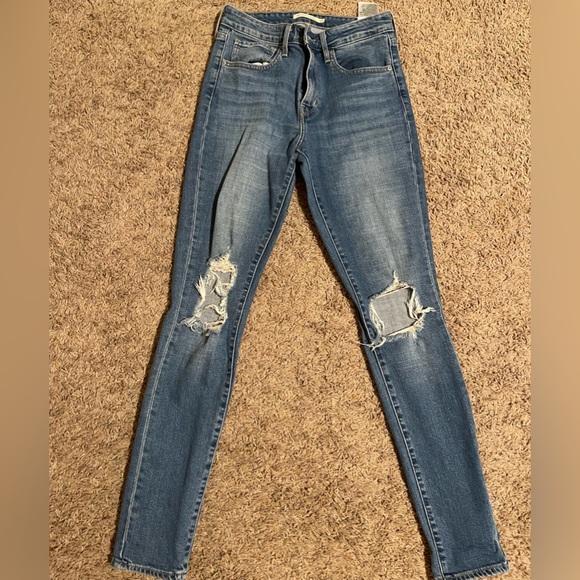Levi 721 High Rise Skinny Jean - Picture 4 of 4